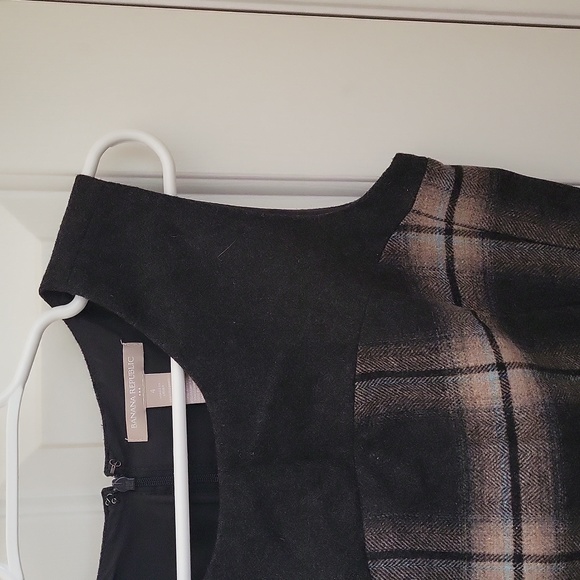 NWOT Banana Republic Gray, Beige, and Baby Blue Plaid Wool Shift Dress, Size 4 - Picture 3 of 10